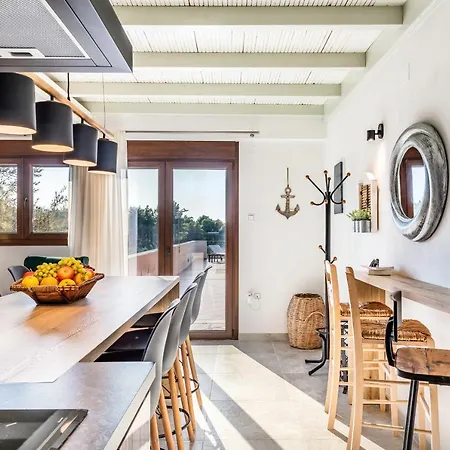 Vilă Luxury With Private Pool In Skopelos, Spacious & Private, Amaryllis By Kardous Alikias