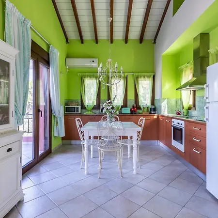 Luxury With Private Pool In Skopelos, Spacious & Private, Amaryllis By Kardous Vilă Alikias