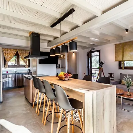 Luxury With Private Pool In Skopelos, Spacious & Private, Amaryllis By Kardous Vilă Alikias