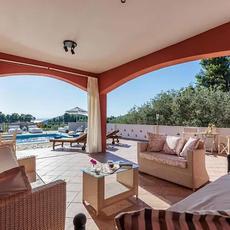 Luxury With Private Pool In Skopelos, Spacious & Private, Amaryllis By Kardous Vilă Alikias